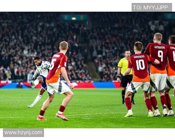 戴面罩的足球明星如何在赛场上克服伤痛与挑战展现不屈精神