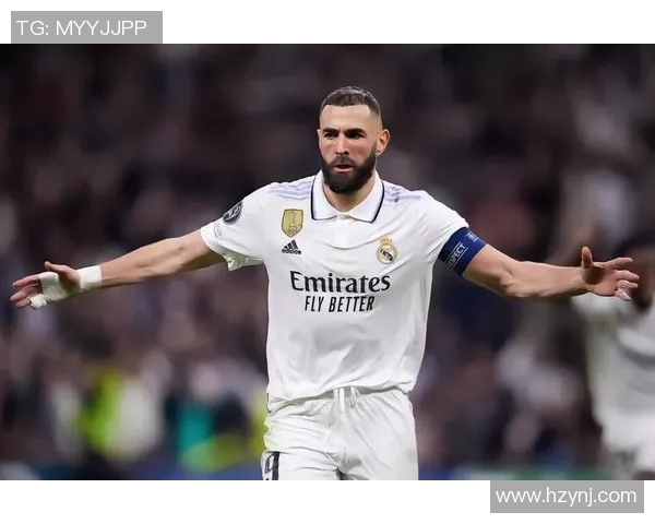 足球明星的另一半揭秘她们的美丽与支持背后的故事